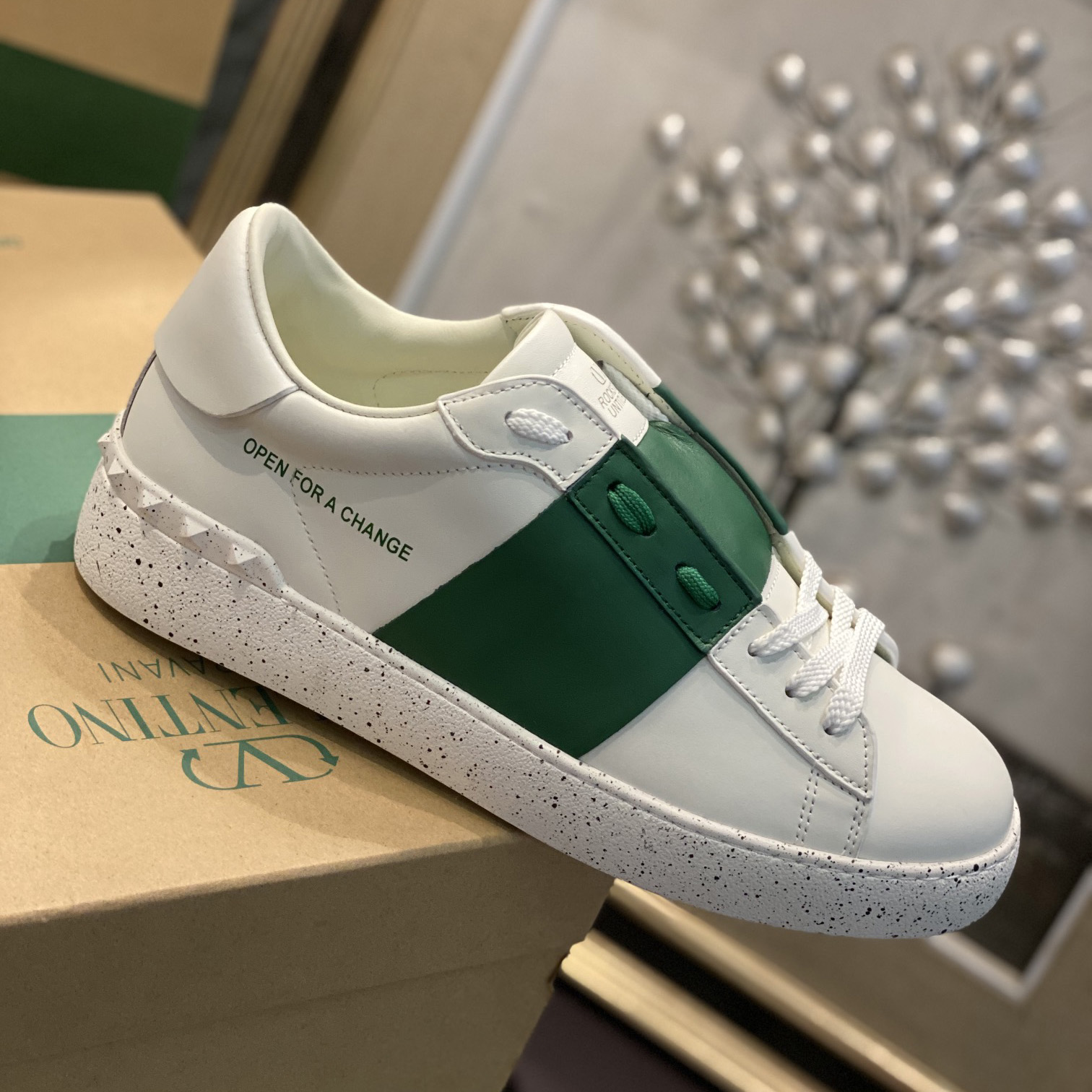 Valenti Open For A Change Sneaker aus biobasiertem Material in Weiß/Grün - EUR FASHION