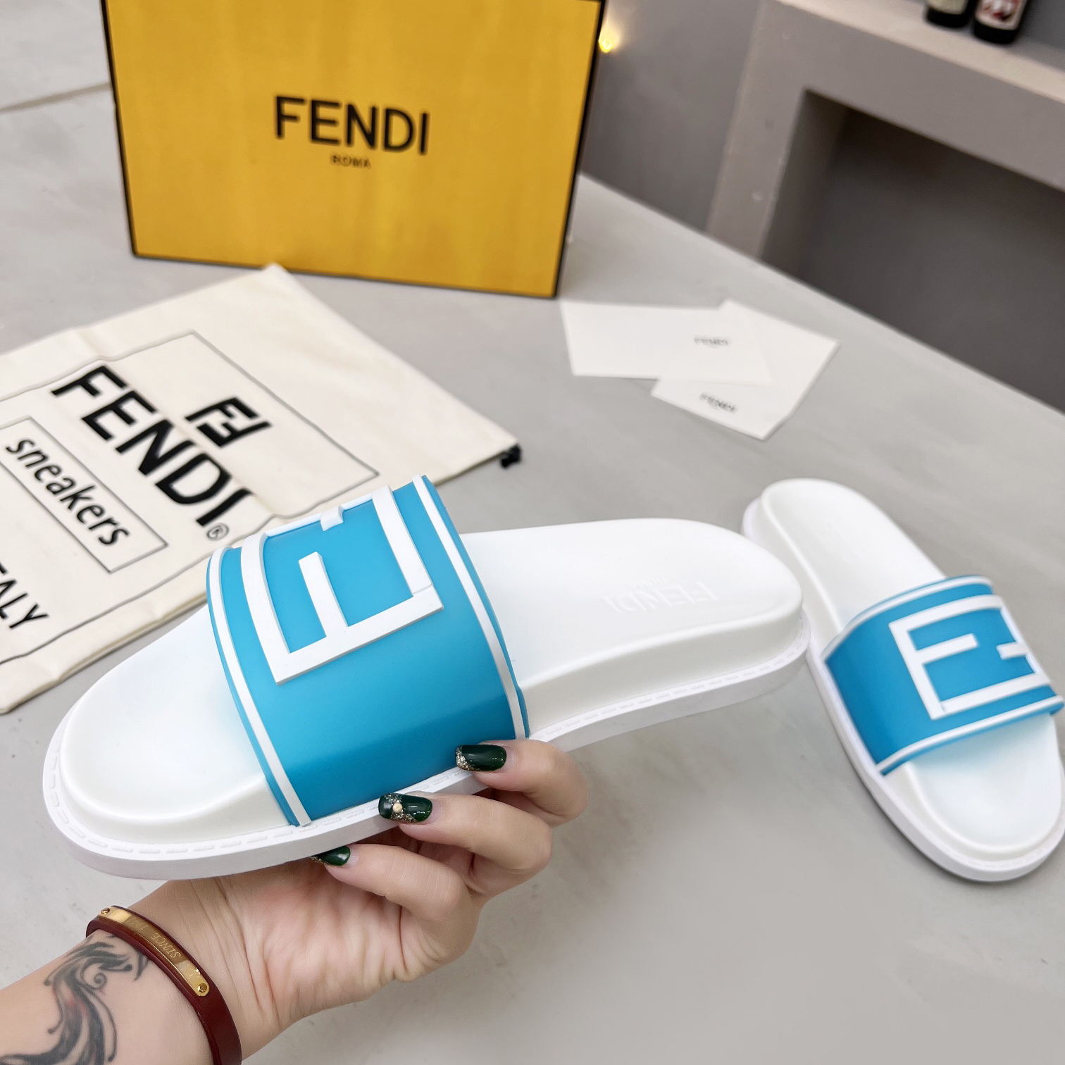 Fendi Baguette-Slides - EUR FASHION