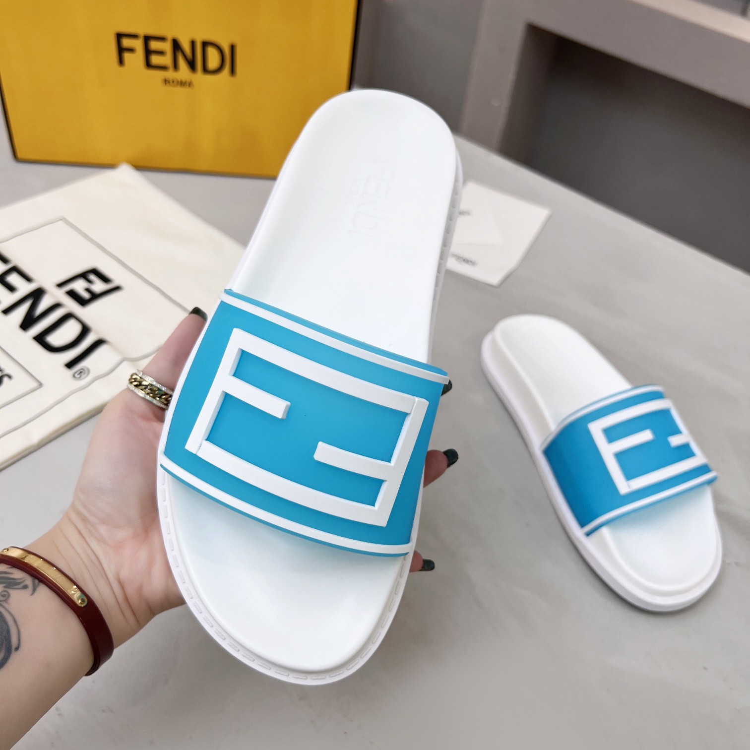 Fendi Baguette-Slides - EUR FASHION