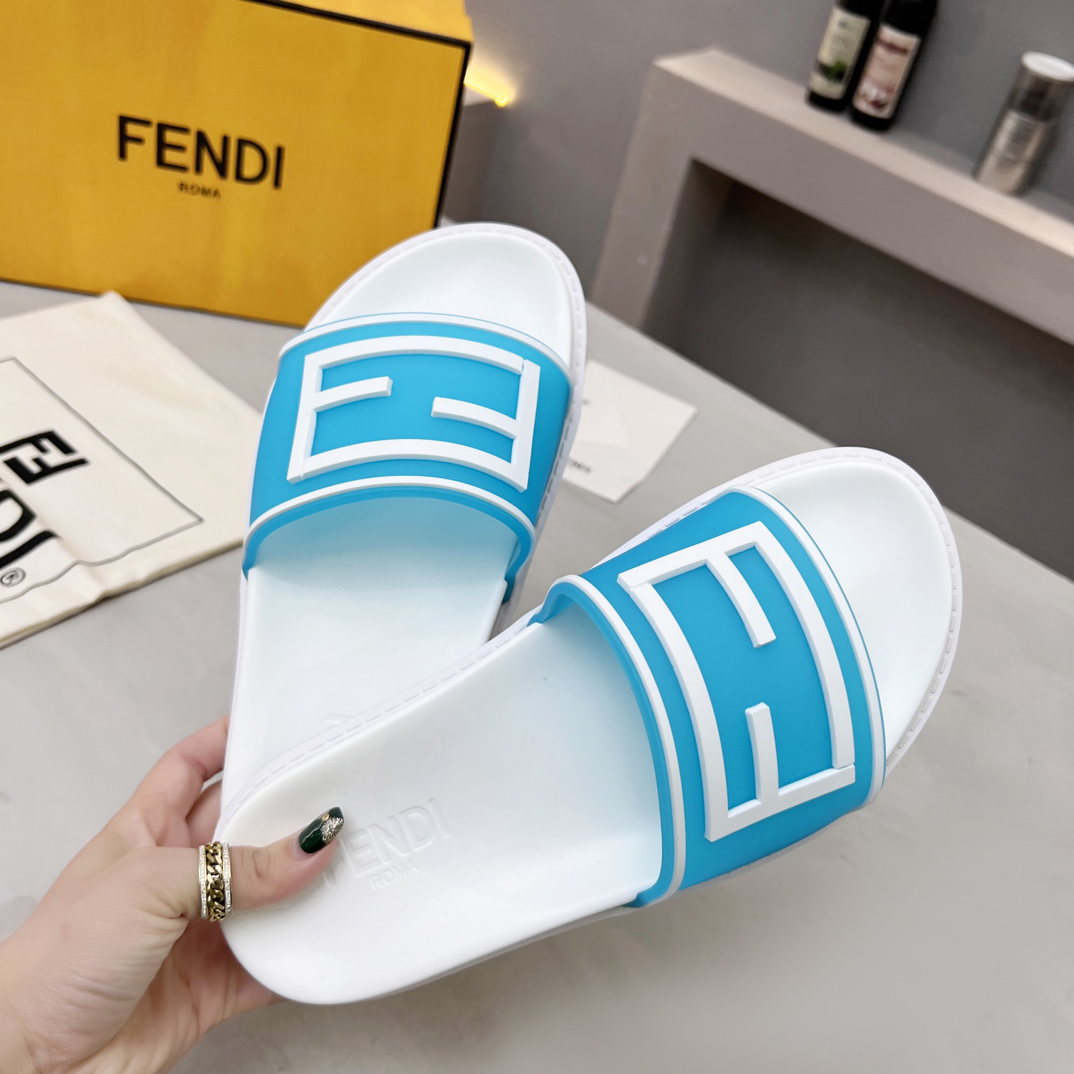 Fendi Baguette-Slides - EUR FASHION