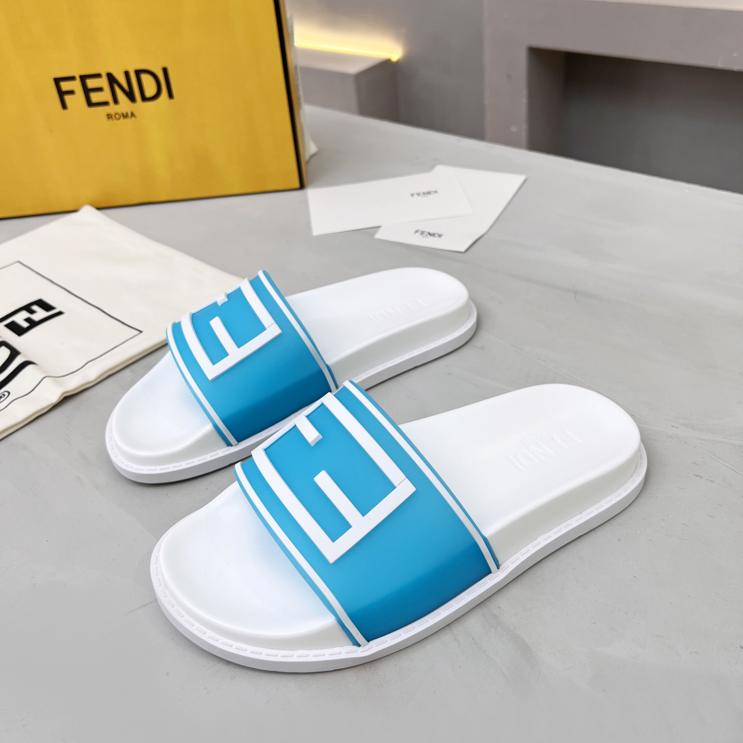 Fendi Baguette-Slides - EUR FASHION