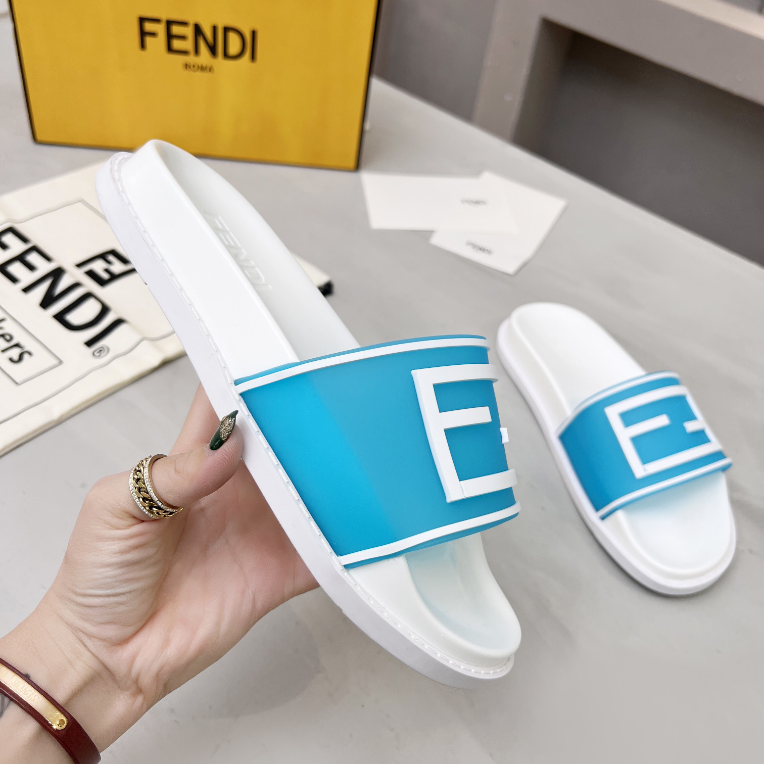 Fendi Baguette-Slides - EUR FASHION