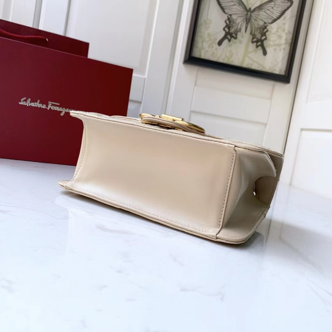 Ferragamo Leder-Umhängetasche (25–16–9 cm) - EUR FASHION
