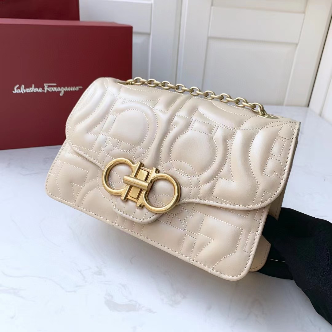 Ferragamo Leder-Umhängetasche (25–16–9 cm) - EUR FASHION