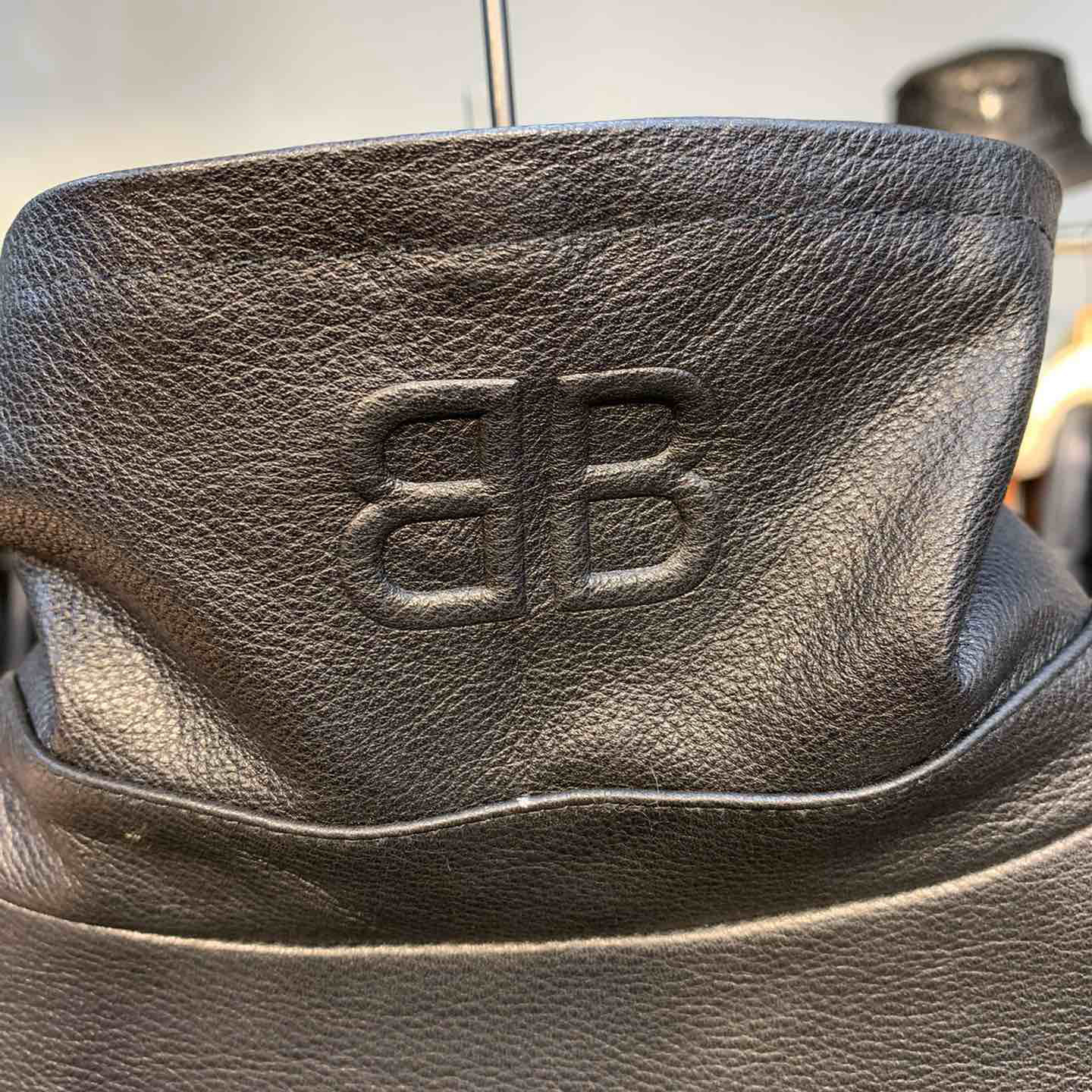 Balenciaga Upcycled Bikerjacke aus schwarzem Kalbsleder - EUR FASHION