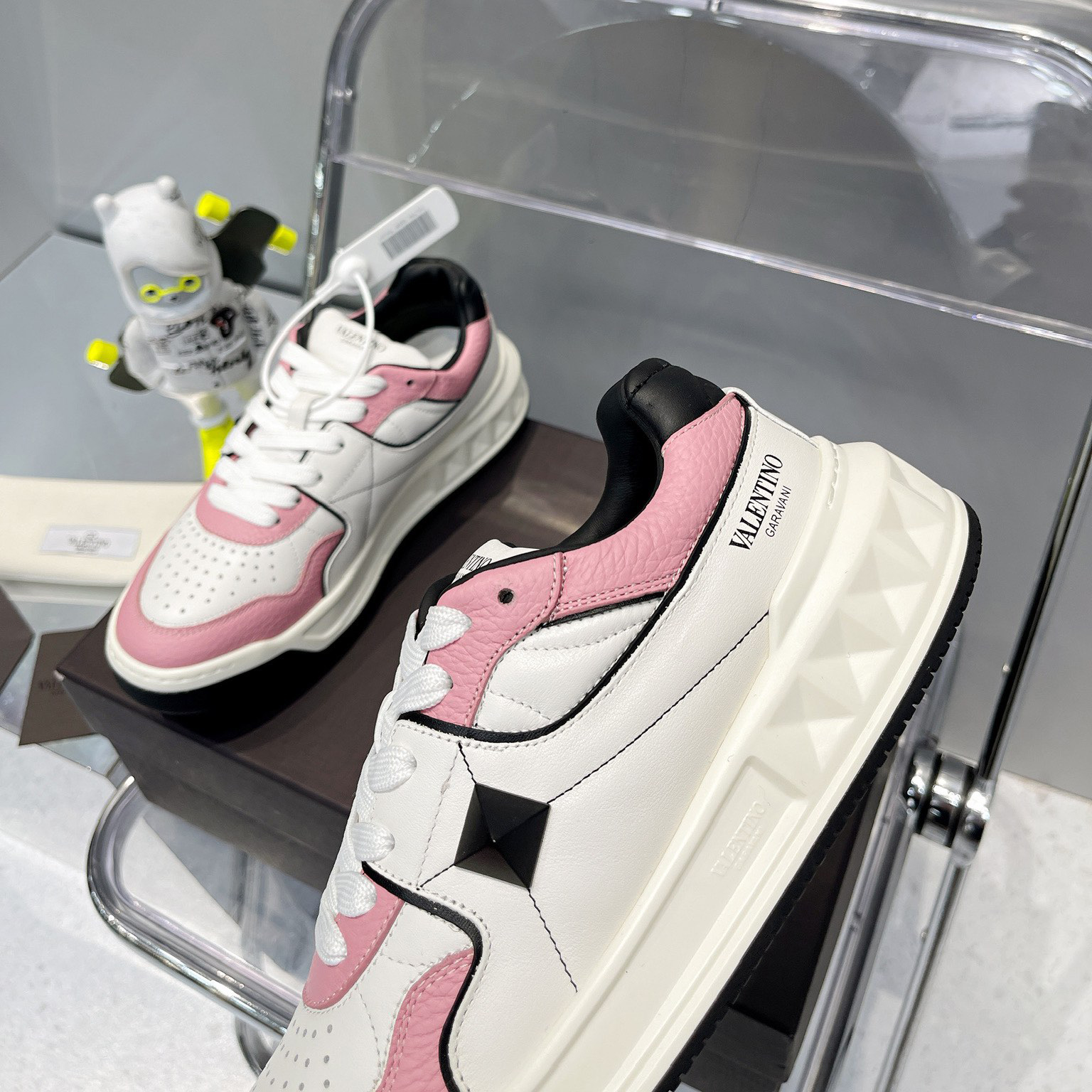 Low-Top-Sneaker Valenti One Stud aus Kalbsleder - EUR FASHION