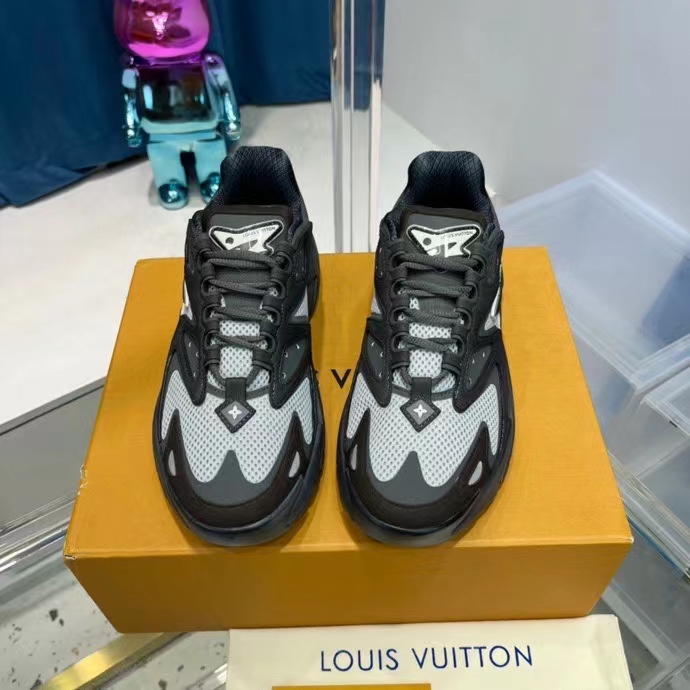 Louis Vuitton Runner Tatic Sneaker (in britischer Größe) - EUR FASHION