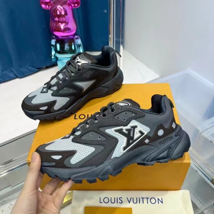 Louis Vuitton Runner Tatic Sneaker (in britischer Größe) - EUR FASHION