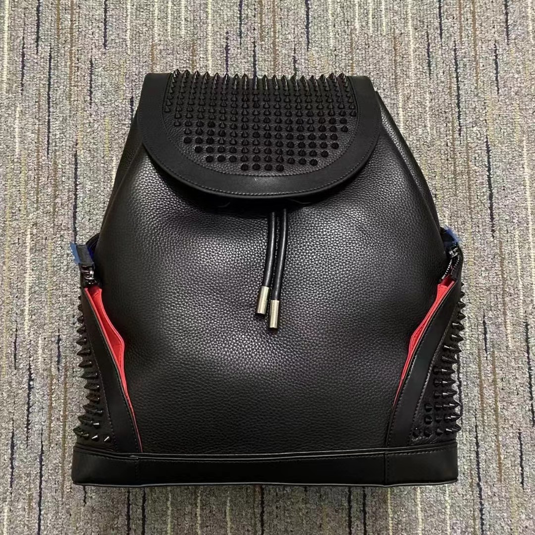 Christian Louboutin Schwarzer Rucksack (39,5–31–16 cm) - EUR FASHION