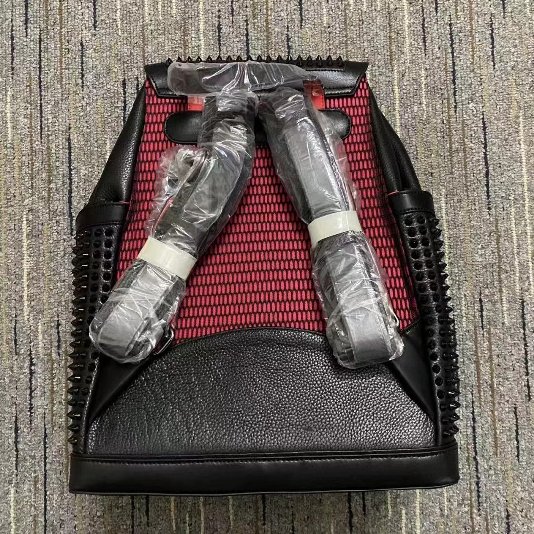 Christian Louboutin Schwarzer Rucksack (39,5–31–16 cm) - EUR FASHION