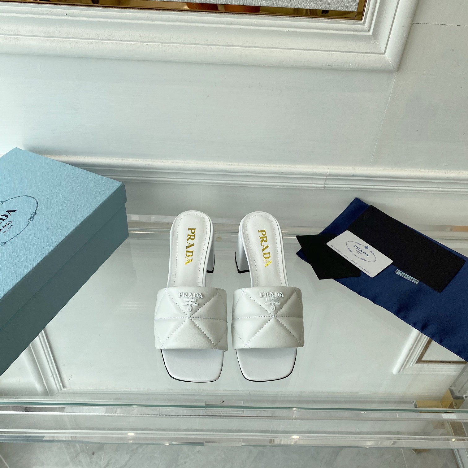 Prada gesteppte Sandalen aus Nappaleder - EUR FASHION