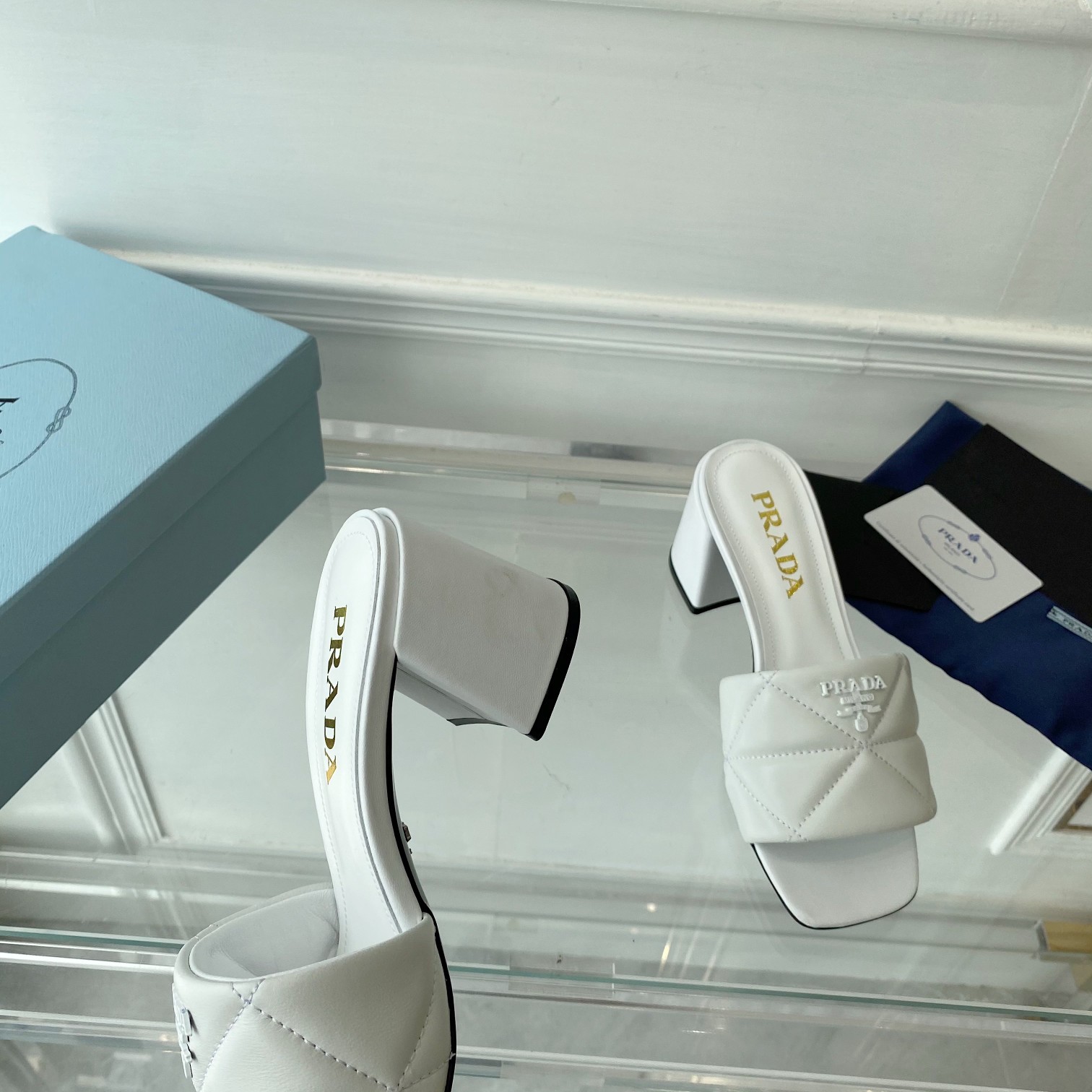 Prada gesteppte Sandalen aus Nappaleder - EUR FASHION