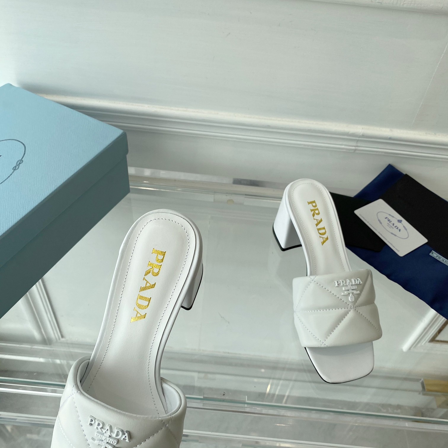 Prada gesteppte Sandalen aus Nappaleder - EUR FASHION