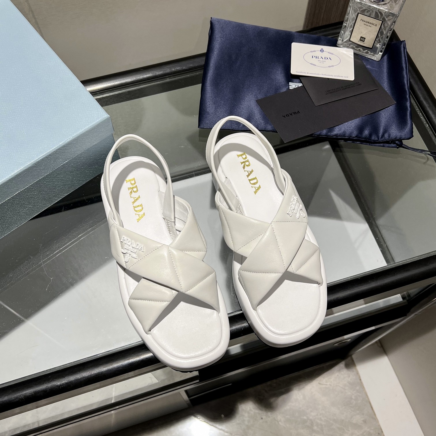 Prada gesteppte Flatform-Sandalen aus Nappaleder - EUR FASHION