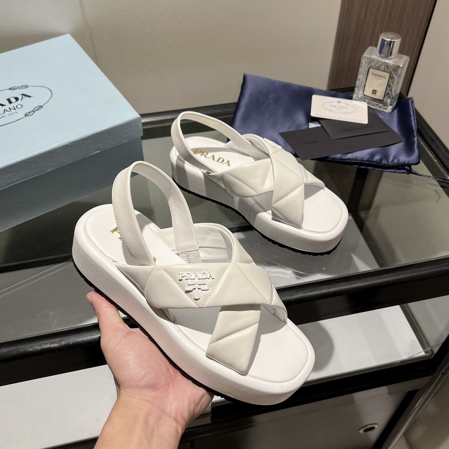 Prada gesteppte Flatform-Sandalen aus Nappaleder - EUR FASHION