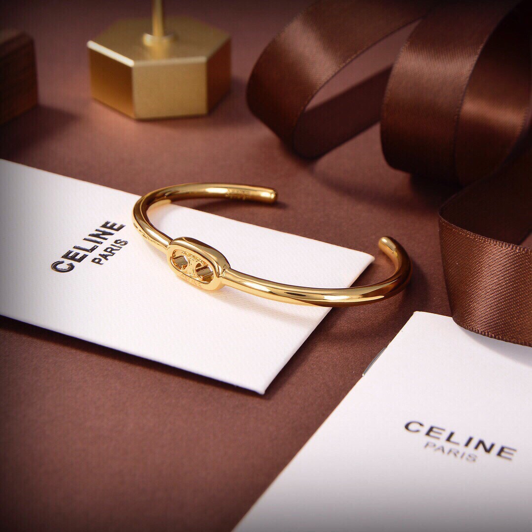 Celine Maillon Triomphe Dünne Manschette aus Messing mit Goldfinish - EUR FASHION