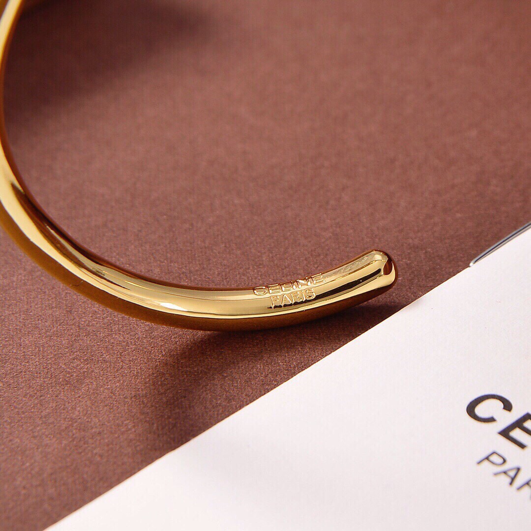 Celine Maillon Triomphe Dünne Manschette aus Messing mit Goldfinish - EUR FASHION