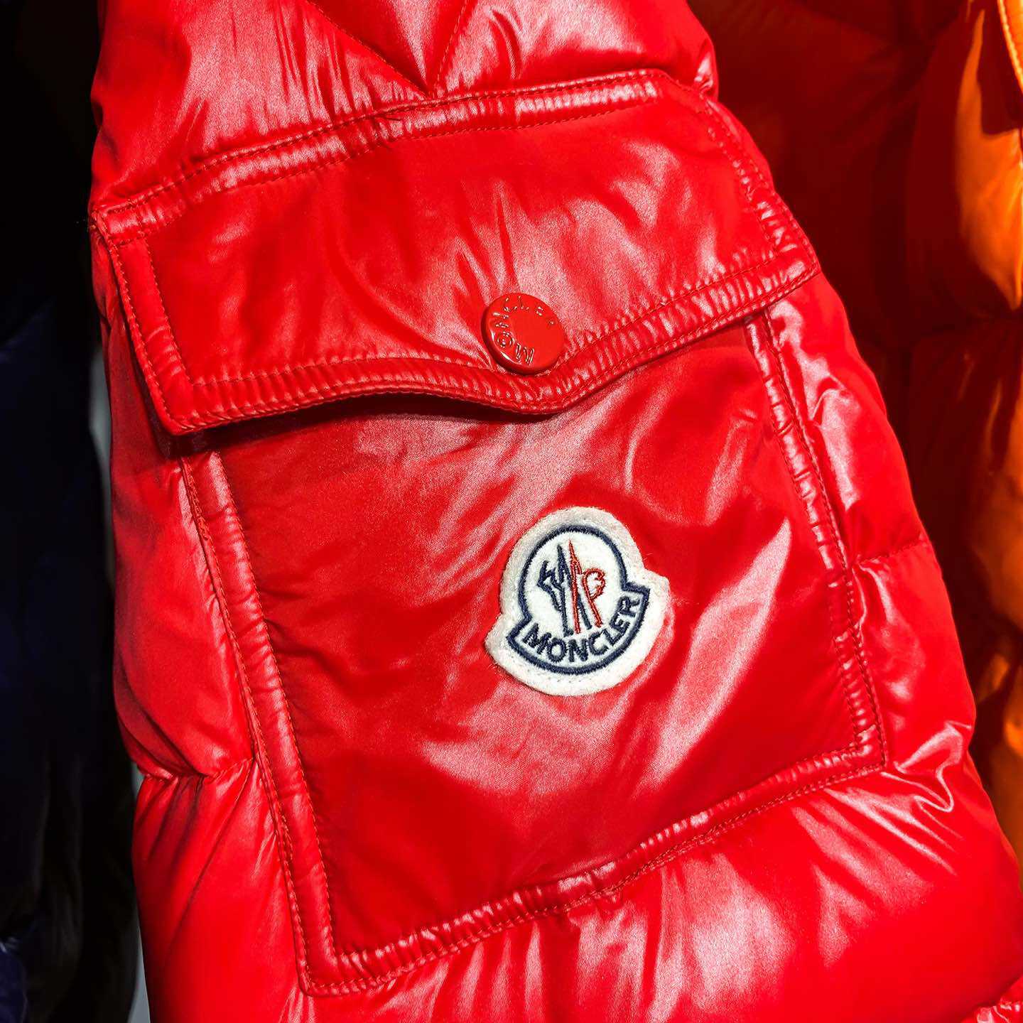 Moncler kurze Daunenjacke - EUR FASHION