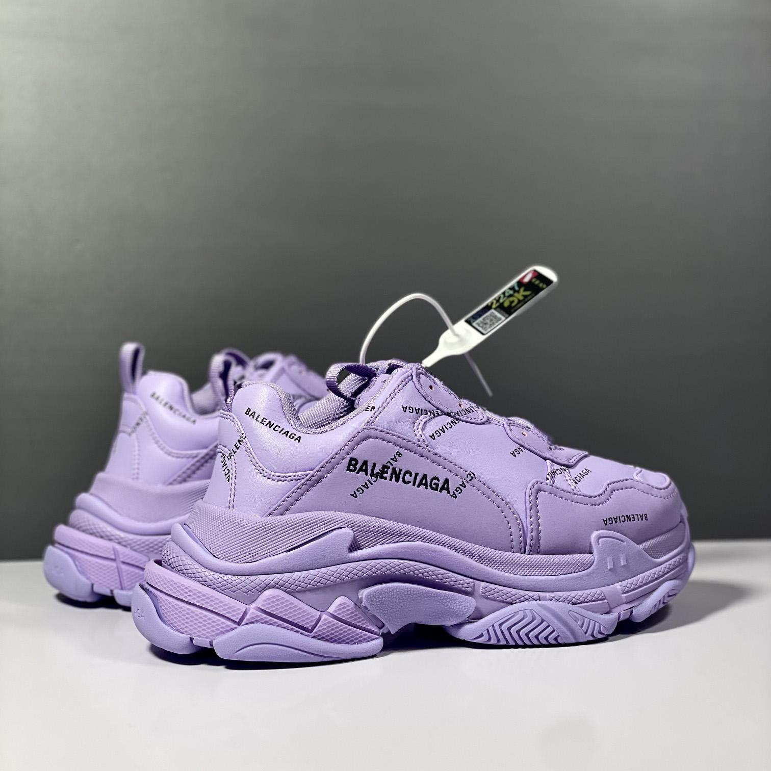 Balenciaga Triple S Sneaker Allover-Logo aus hellviolettem und schwarzem technischem Material - EUR FASHION