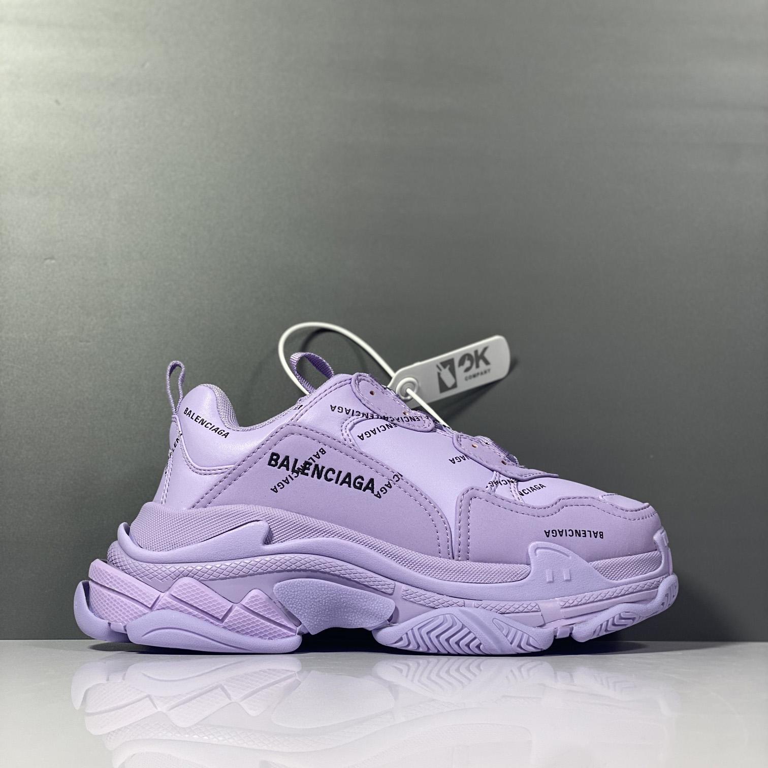 Balenciaga Triple S Sneaker Allover-Logo aus hellviolettem und schwarzem technischem Material - EUR FASHION