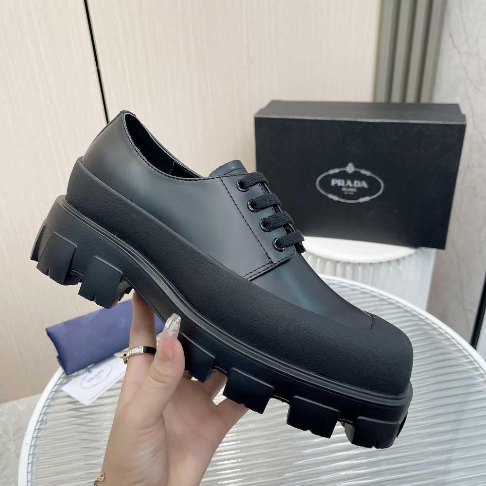 Prada Derby-Schuhe aus gebürstetem Leder - EUR FASHION