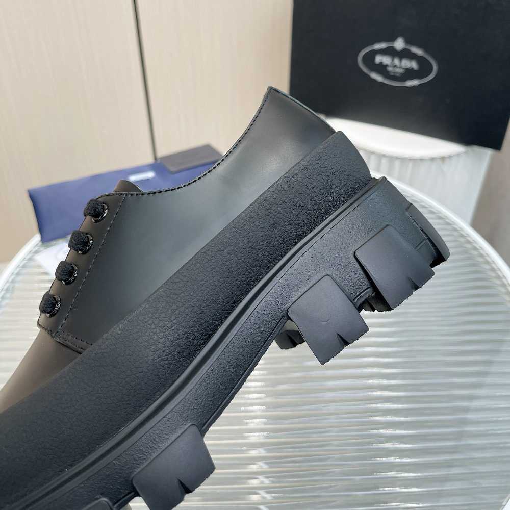 Prada Derby-Schuhe aus gebürstetem Leder - EUR FASHION