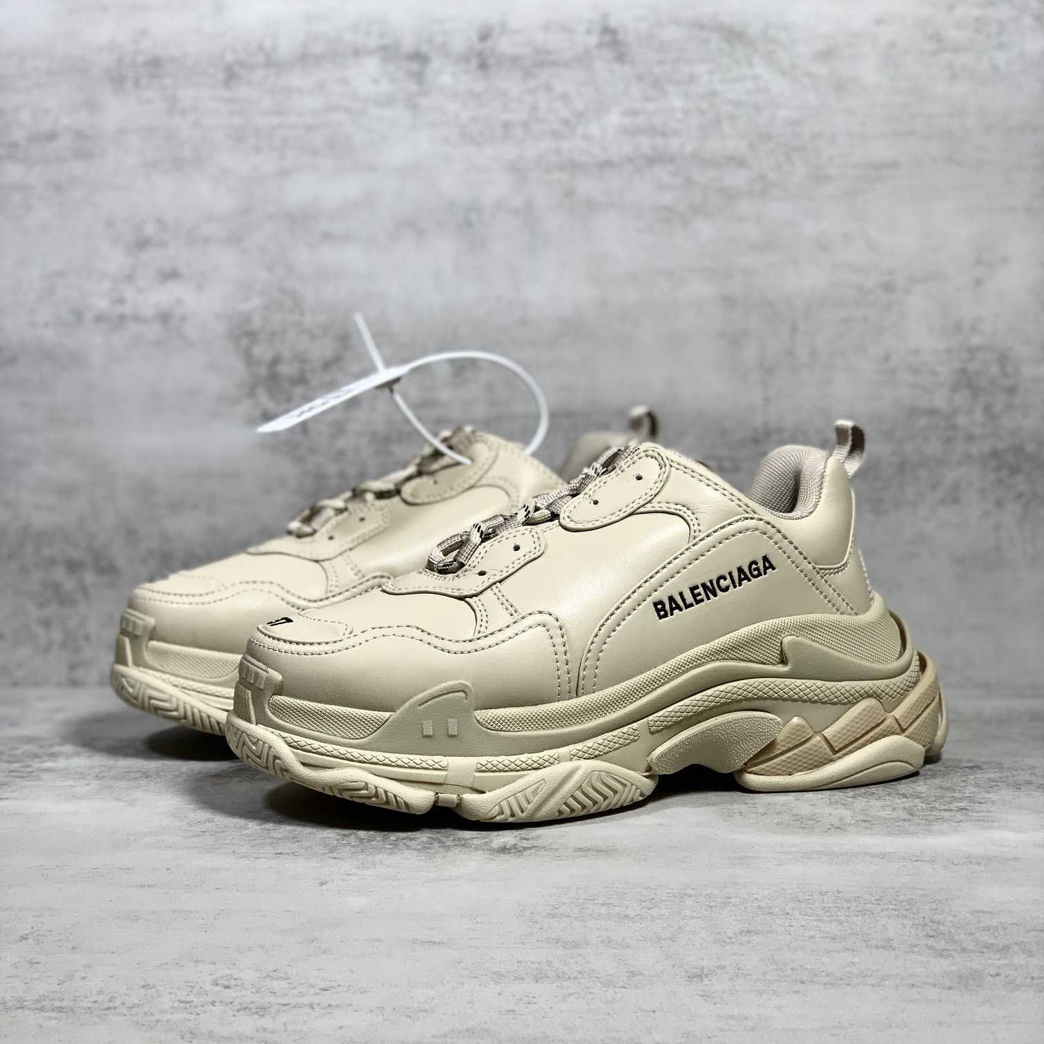 Balenciaga Triple S Sneaker aus beigem technischem Material - EUR FASHION