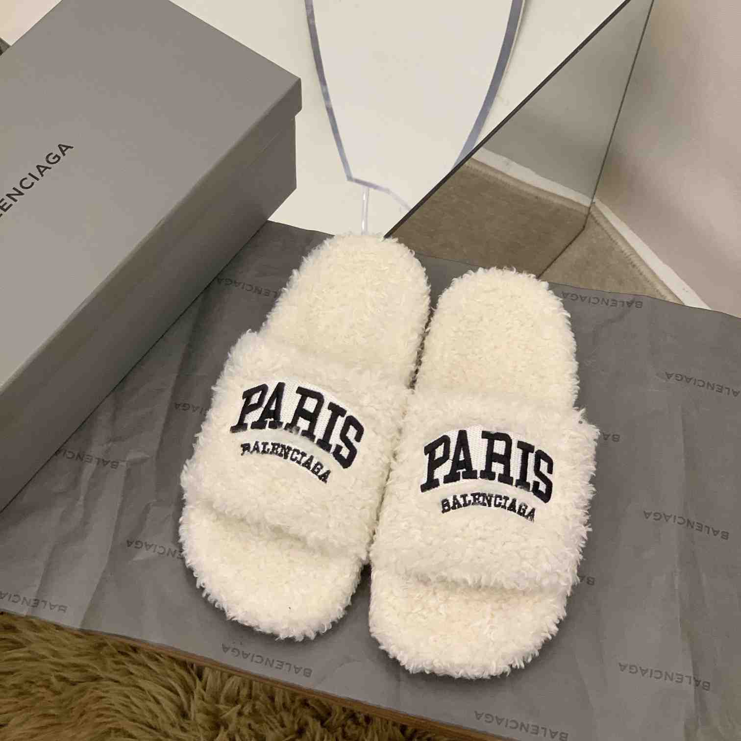 Balenciaga Cities Paris Furry Slide Sandale - EUR FASHION