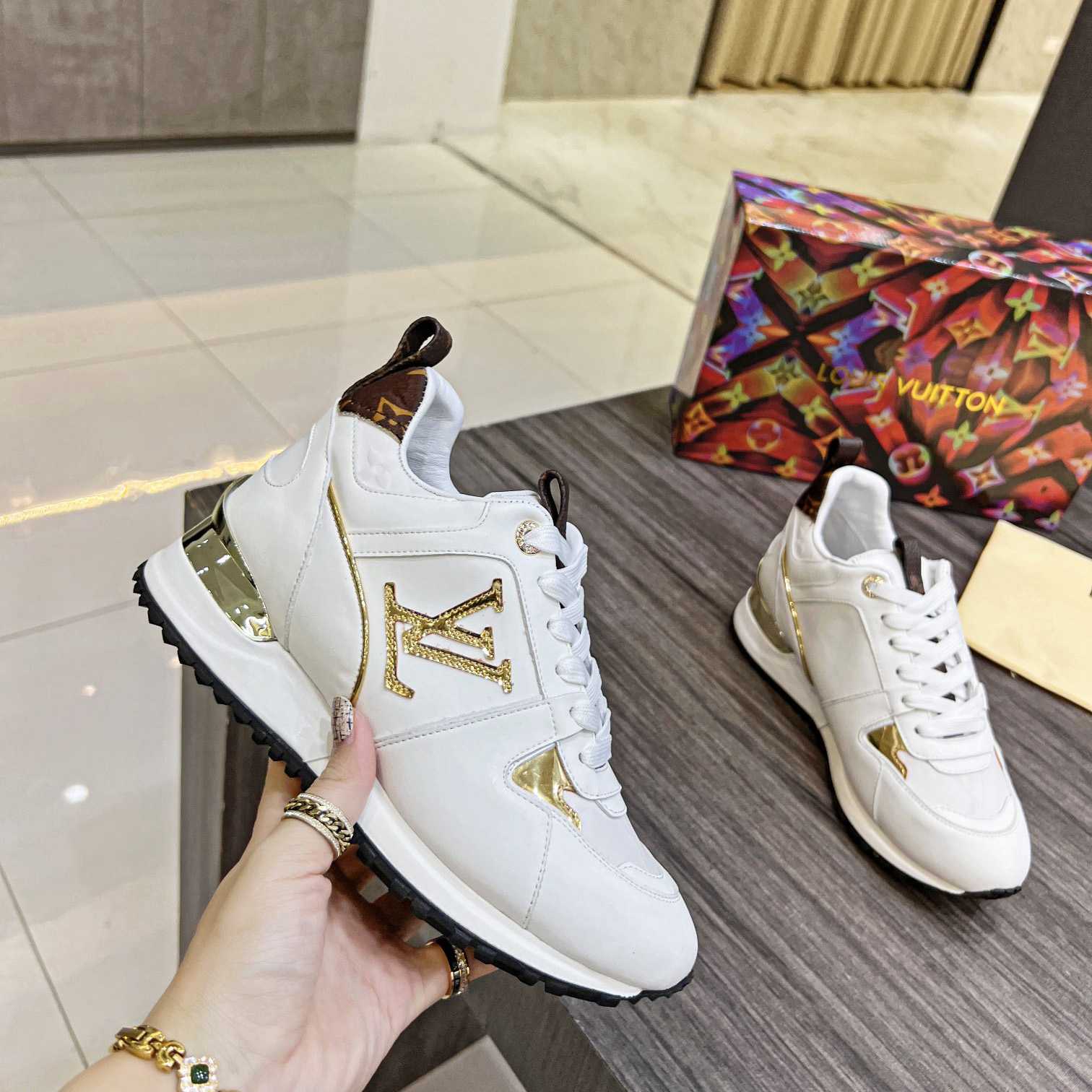 Louis Vuitton Run Away Sneaker 1AAP40 - EUR FASHION