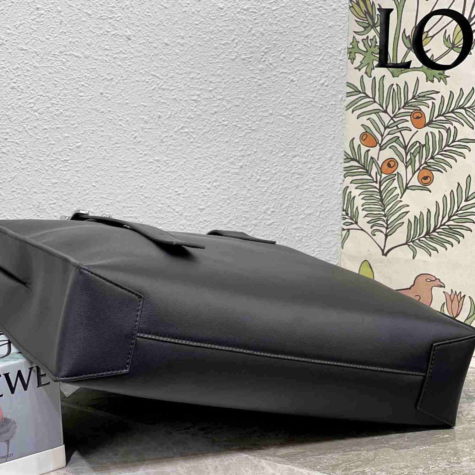 Loewe Horizontale Tragetasche mit Schnalle aus klassischem Kalbsleder (38,7–32,9–9,2 cm) - EUR FASHION
