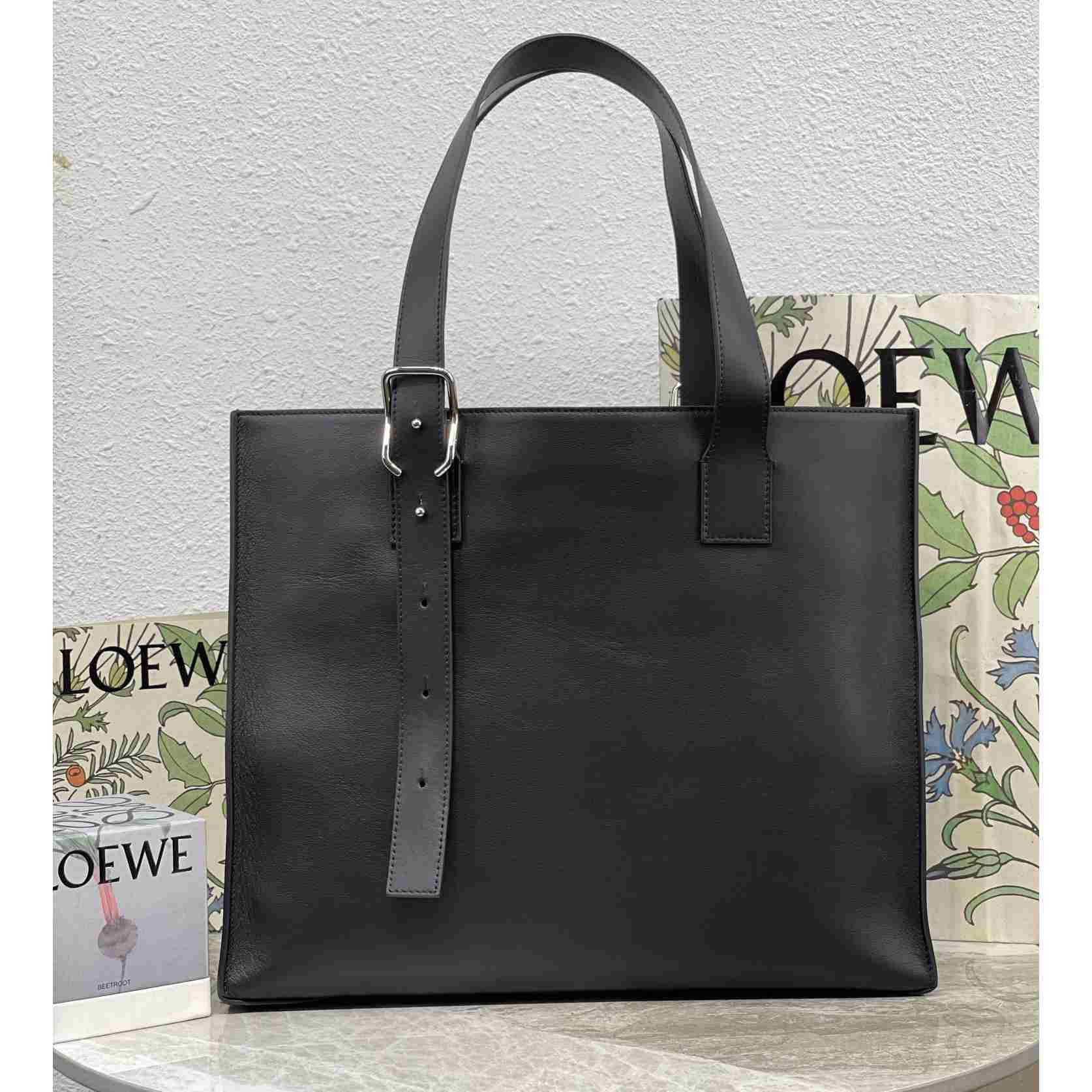 Loewe Horizontale Tragetasche mit Schnalle aus klassischem Kalbsleder (38,7–32,9–9,2 cm) - EUR FASHION