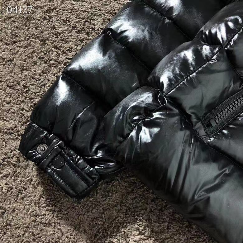 Schwarze Daunen-Badyfur-Jacke von Moncler - EUR FASHION