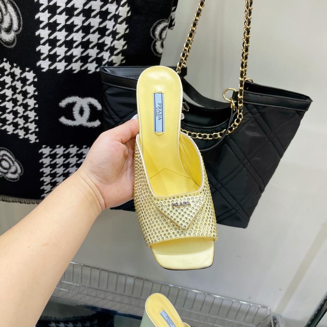 Hochhackige Satin-Slides von Prada mit Kristallen - EUR FASHION