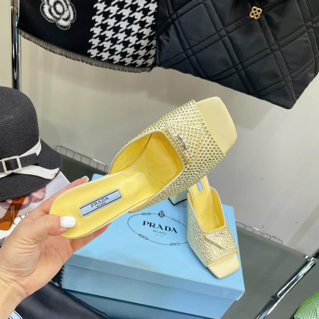 Hochhackige Satin-Slides von Prada mit Kristallen - EUR FASHION