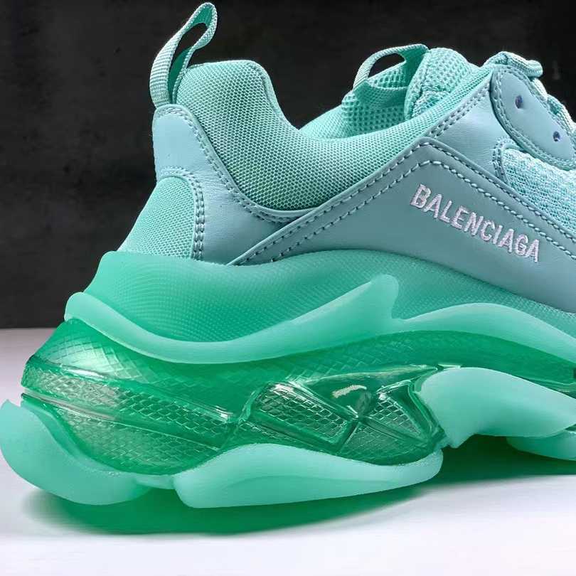 Balenciaga Triple S Sneaker mit klarer Sohle aus hellblauem Doppelschaum und Mesh - EUR FASHION