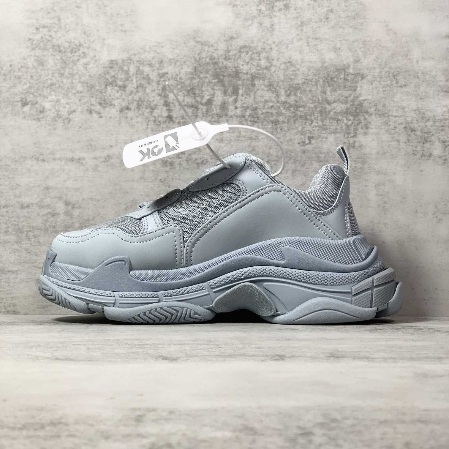 Balenciaga Triple S Sneaker aus hellblauem Doppelschaum und Mesh - EUR FASHION