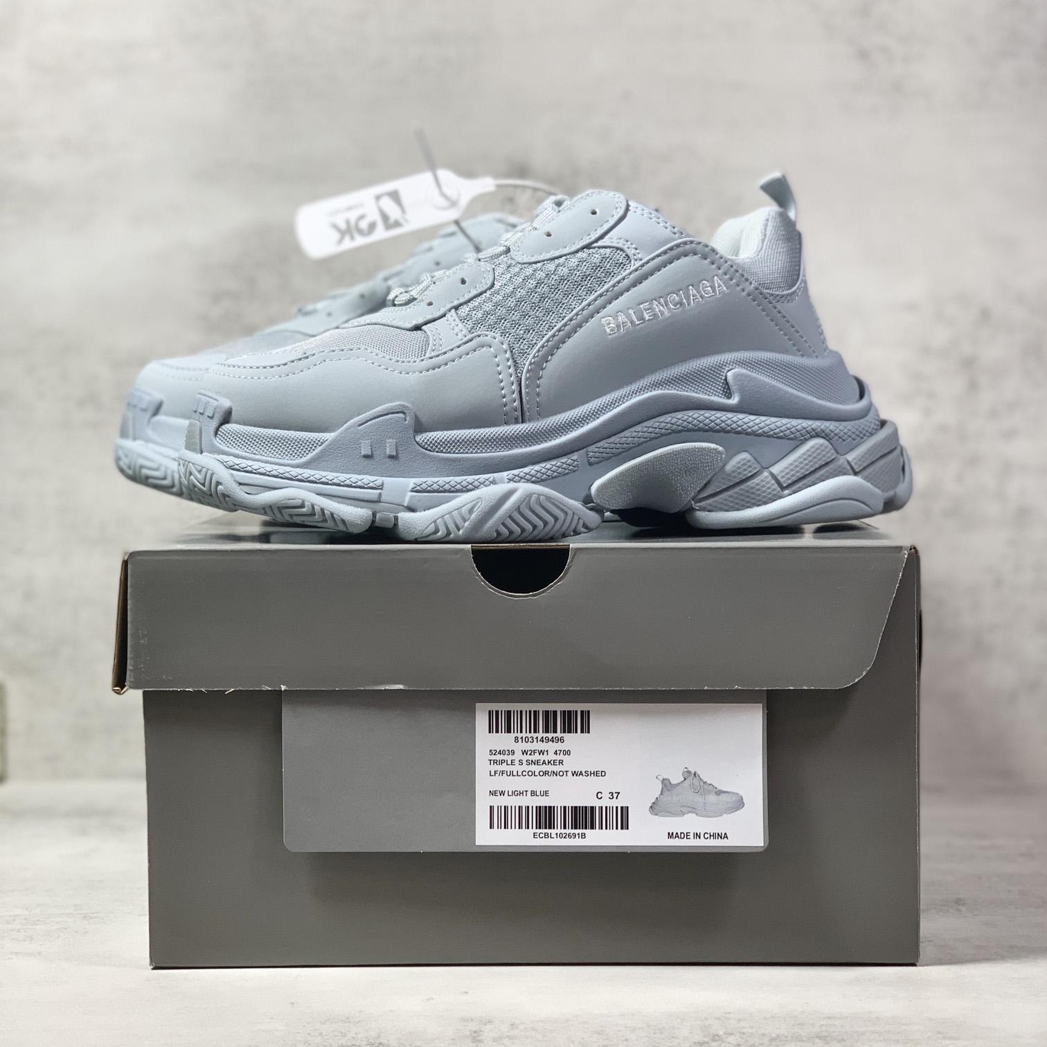 Balenciaga Triple S Sneaker aus hellblauem Doppelschaum und Mesh - EUR FASHION