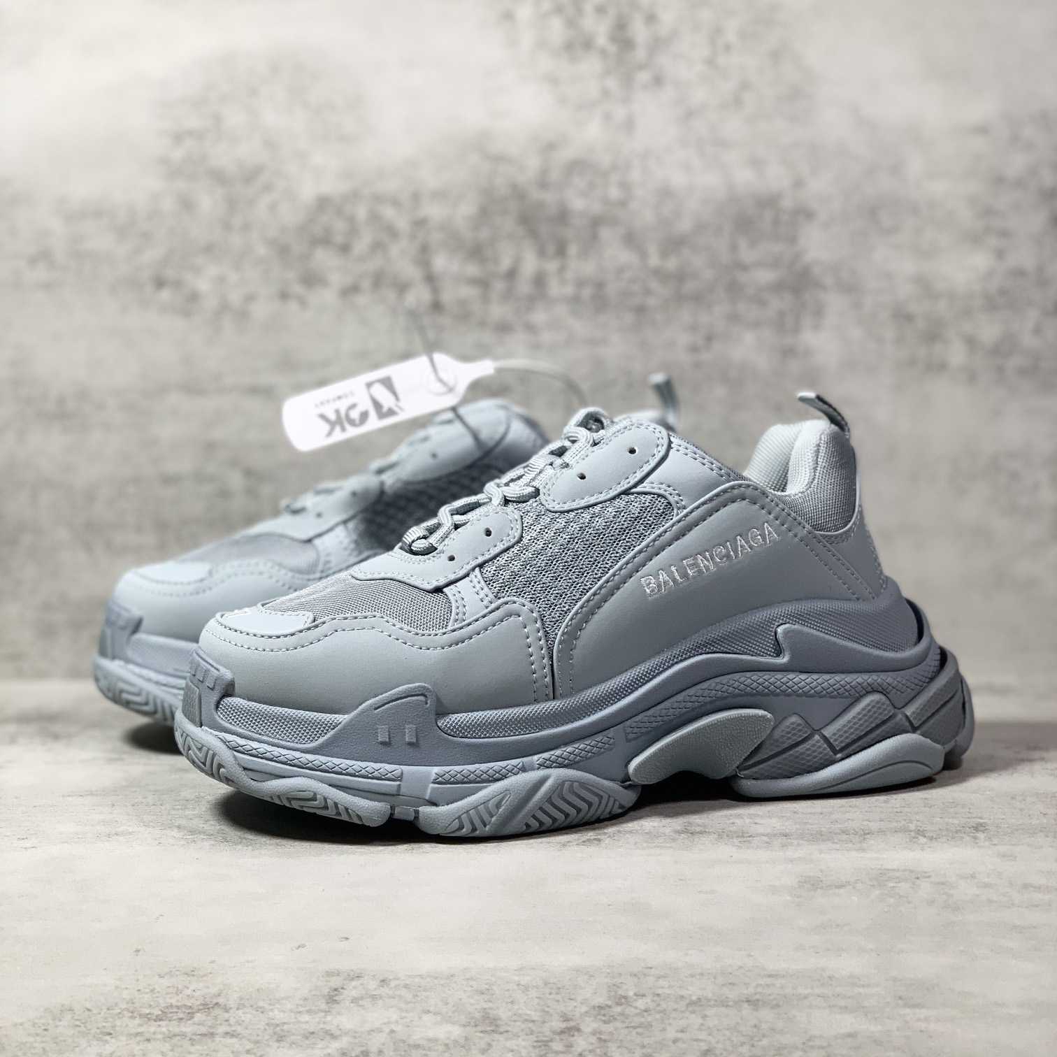 Balenciaga Triple S Sneaker aus hellblauem Doppelschaum und Mesh - EUR FASHION