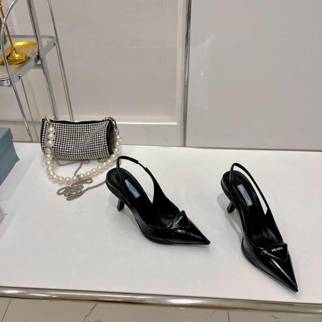 Prada Slingback-Pumps aus gebürstetem Leder - EUR FASHION