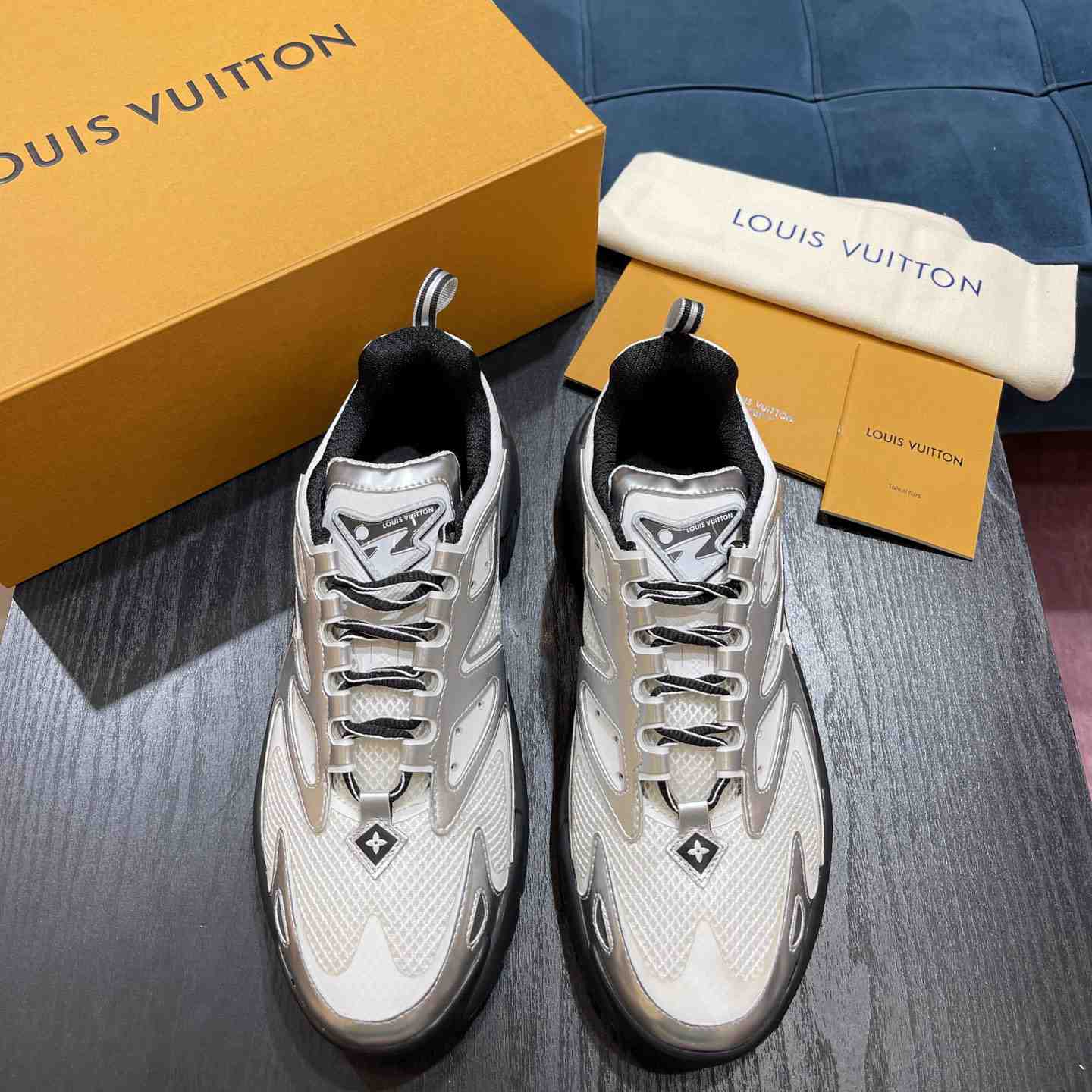 Louis Vuitton Runner Tatic Sneaker (in britischer Größe) - EUR FASHION