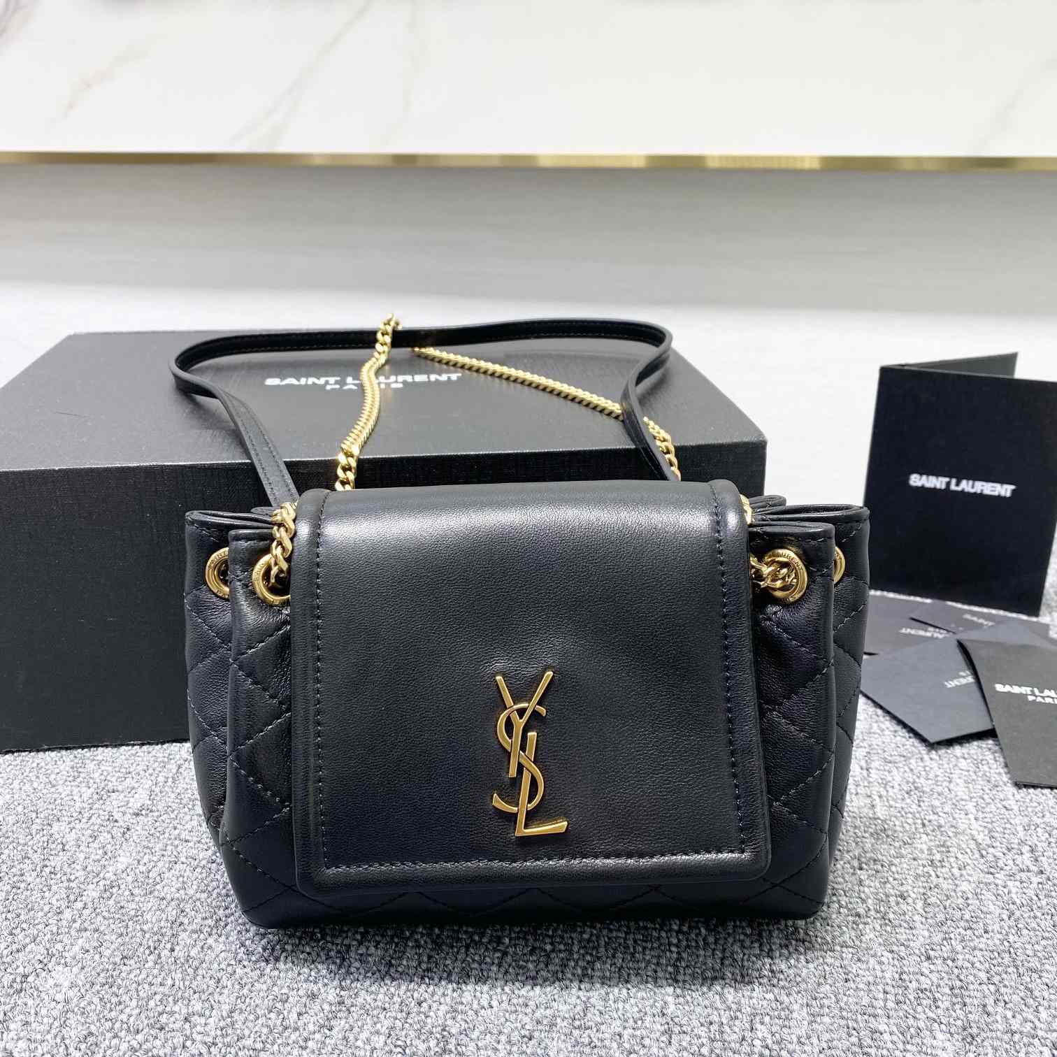 Saint Laurent Mini Nolita aus Lammleder (18-13-6 cm) - EUR FASHION