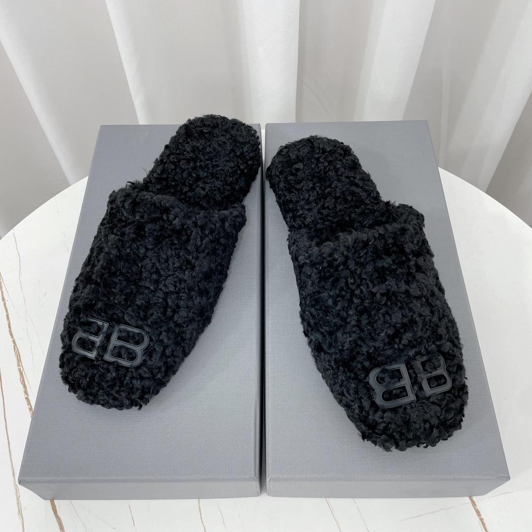 Balenciaga Cozy BB Mule aus schwarzem Fake-Shearling - EUR FASHION