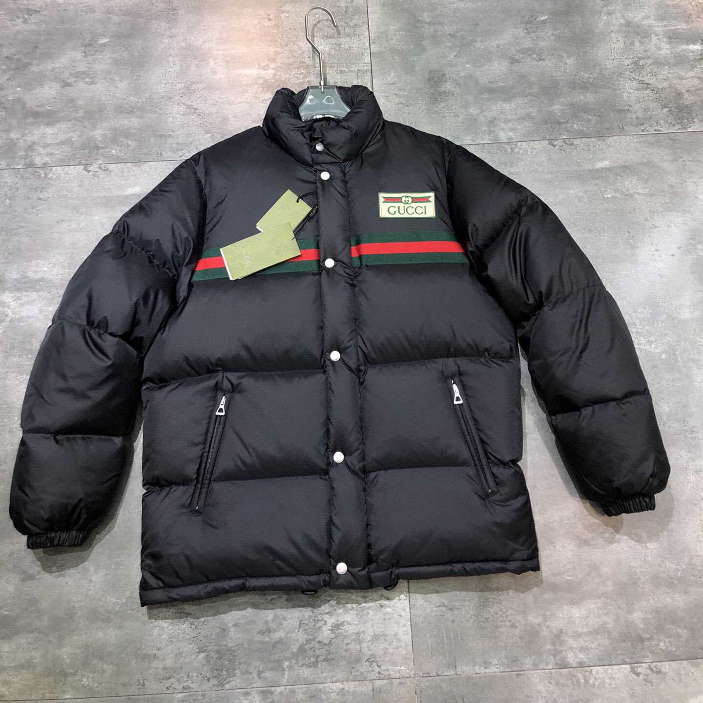 Gucci gepolsterte Nylon-Bomberjacke mit Web - EUR FASHION