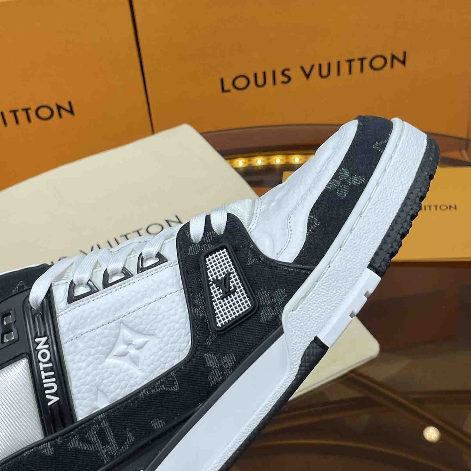 Louis Vuitton LV Trainer Sneaker       1A9JGB - EUR FASHION