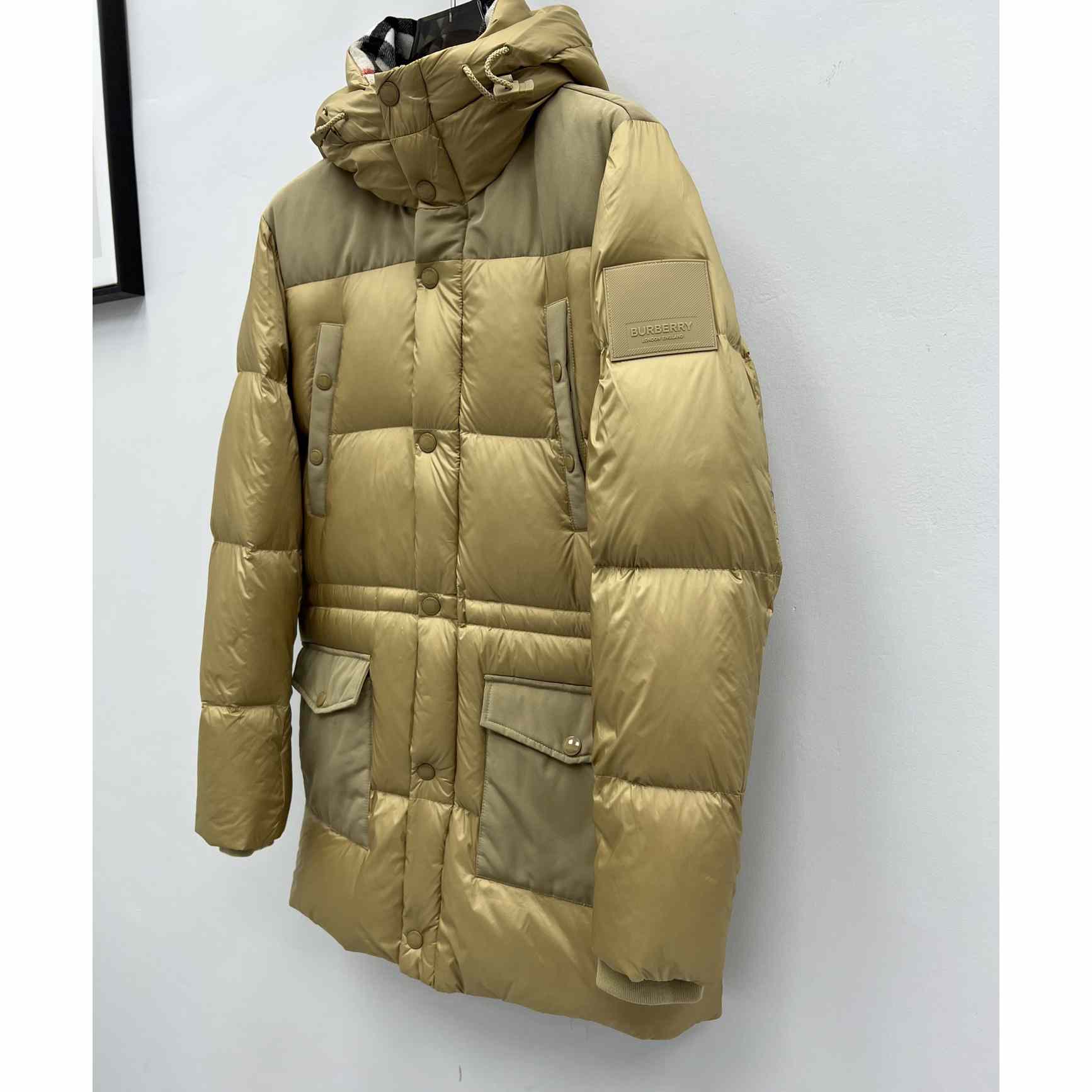 Burberry Puffermantel aus Nylon mit Logo-Applikation - EUR FASHION