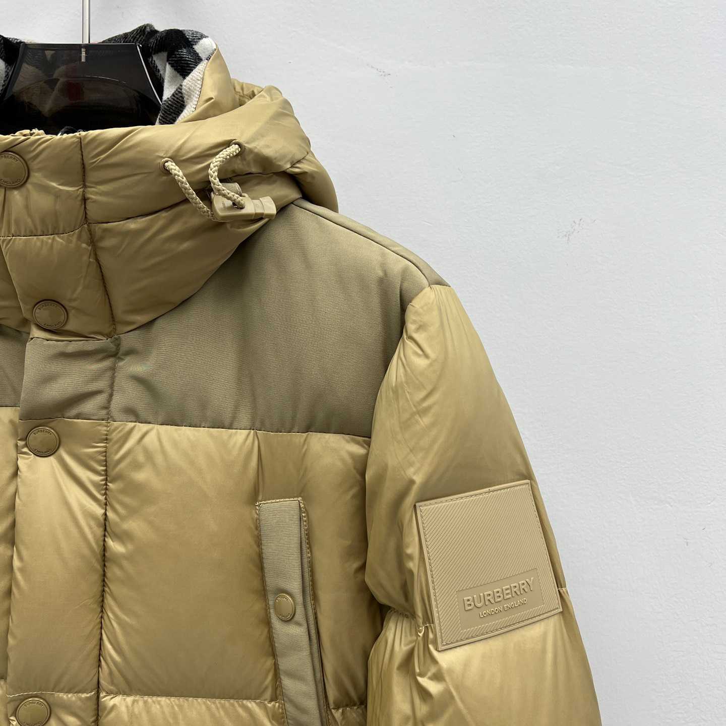 Burberry Puffermantel aus Nylon mit Logo-Applikation - EUR FASHION