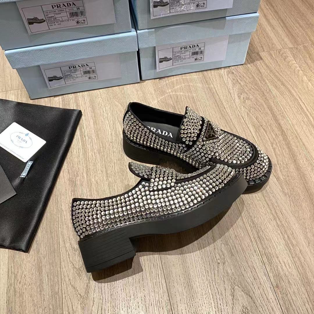 Prada Schokoladen-Satin-Loafer mit Kristallen - EUR FASHION