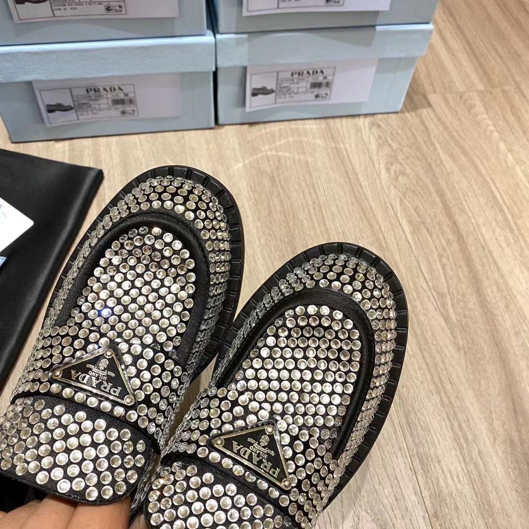 Prada Schokoladen-Satin-Loafer mit Kristallen - EUR FASHION