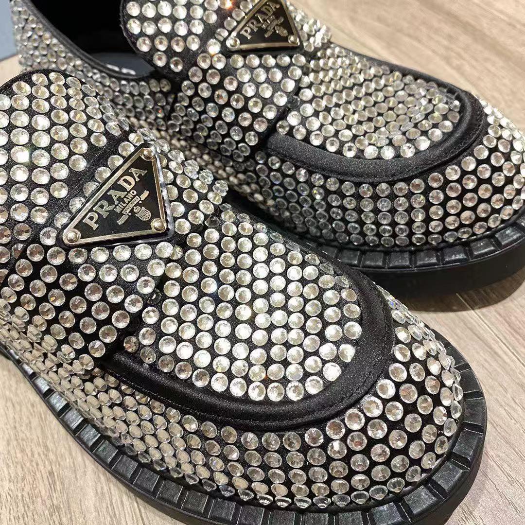 Prada Schokoladen-Satin-Loafer mit Kristallen - EUR FASHION