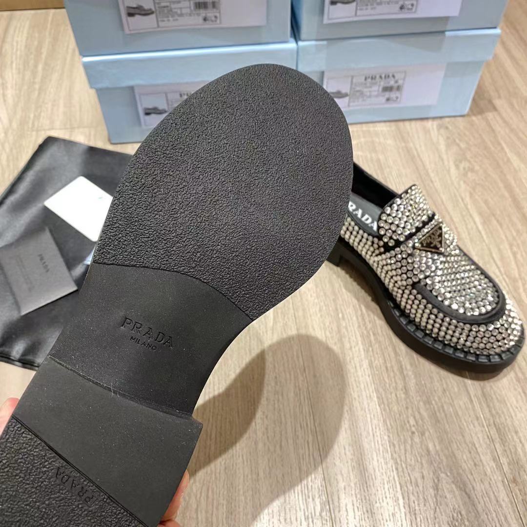 Prada Schokoladen-Satin-Loafer mit Kristallen - EUR FASHION